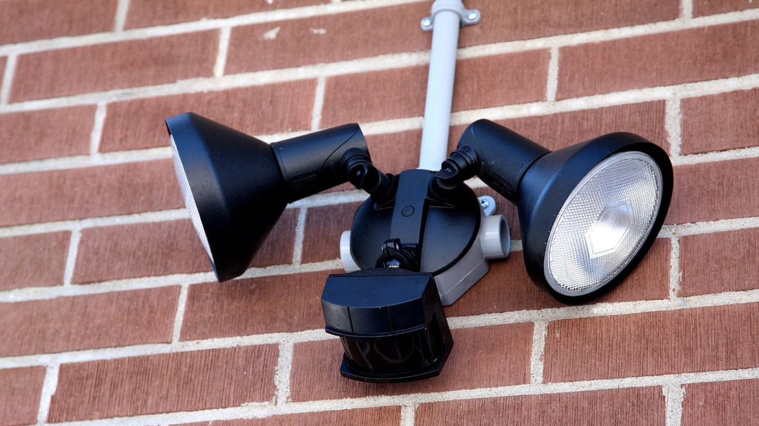 Spotlights vs. Floodlights: What's the Difference?