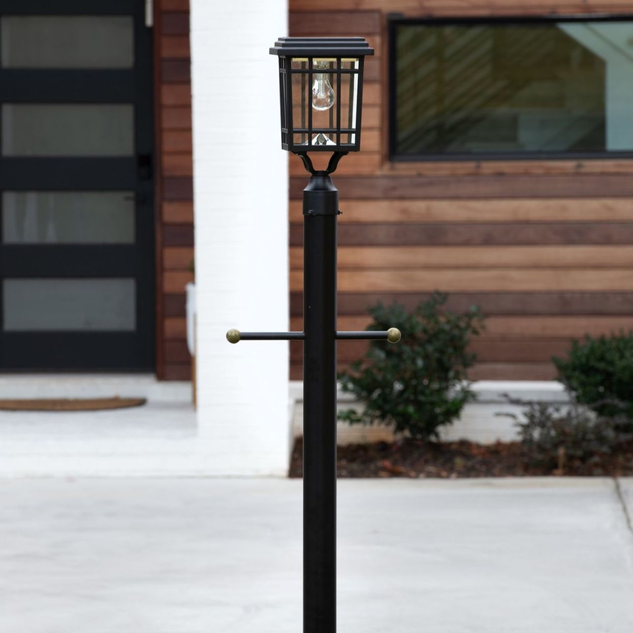 Solar LED Grand Prairie Bulb Post Light - Black Finish - Gama Sonic