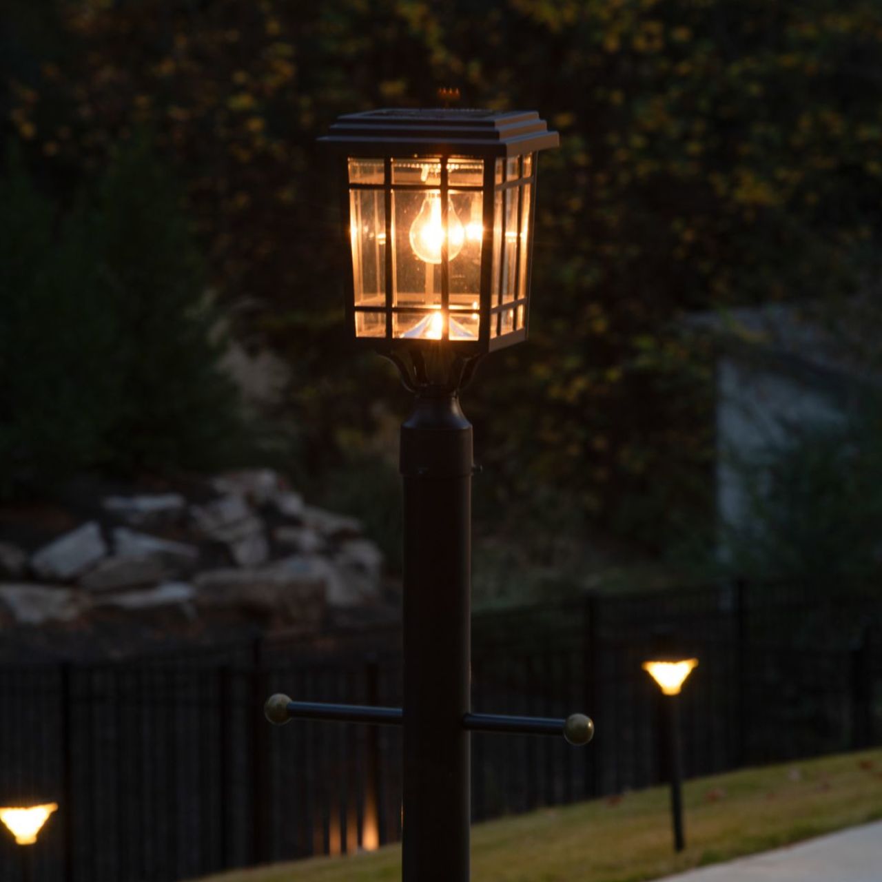 Solar LED Grand Prairie Bulb Post Light - Black Finish - Gama Sonic